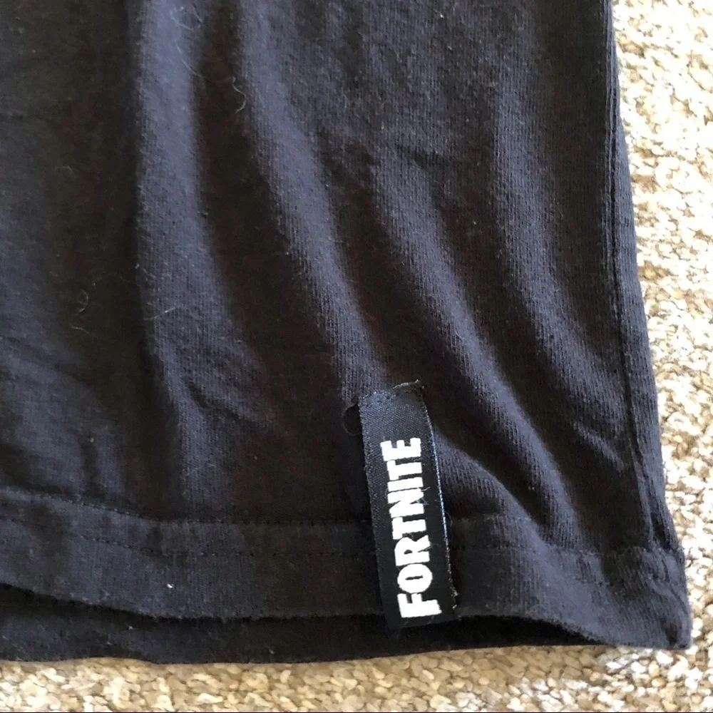 Fortnite hamburger cityscape black short sleeve graphic tee in size XXL